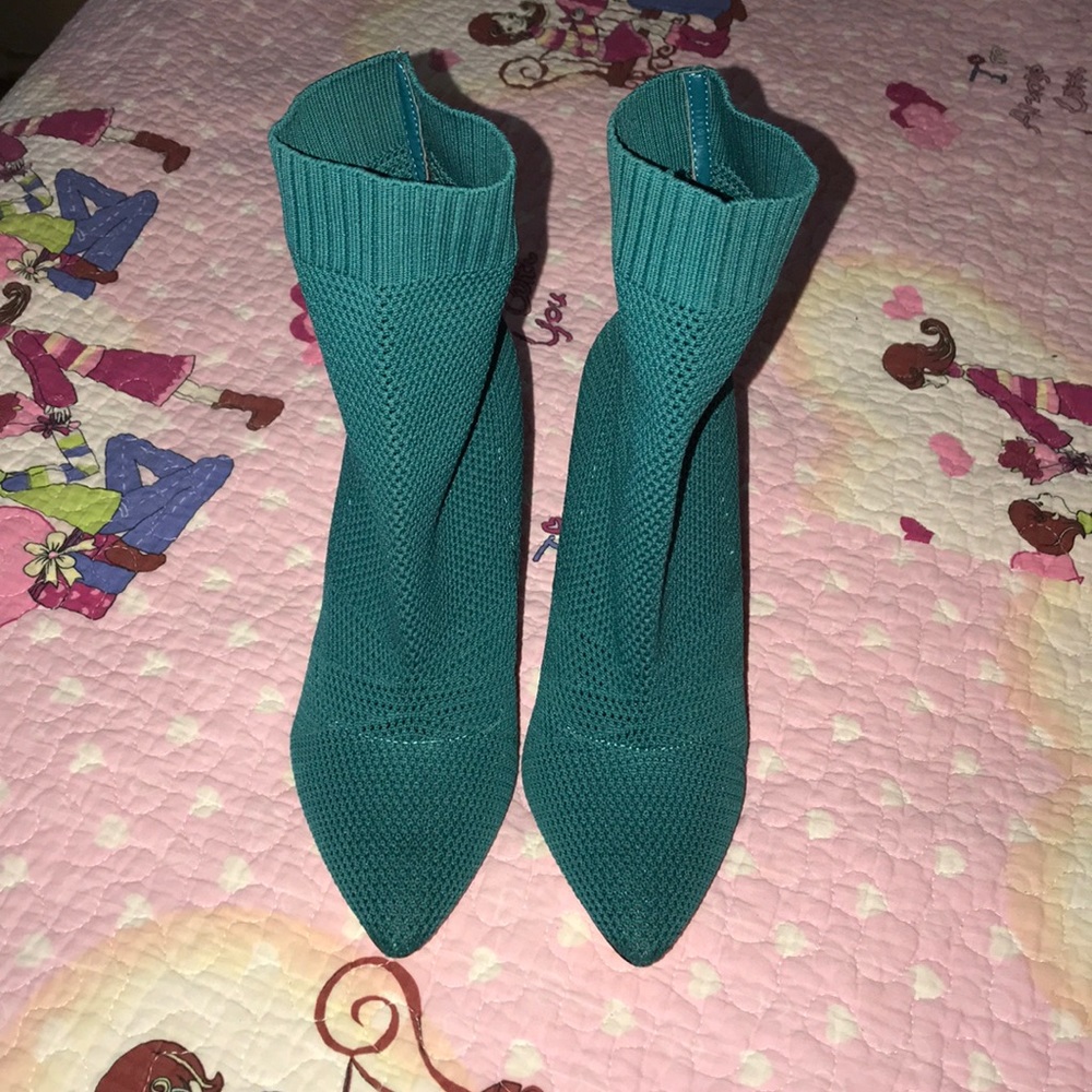 Slip on shoedazzle stylish heels/bootie